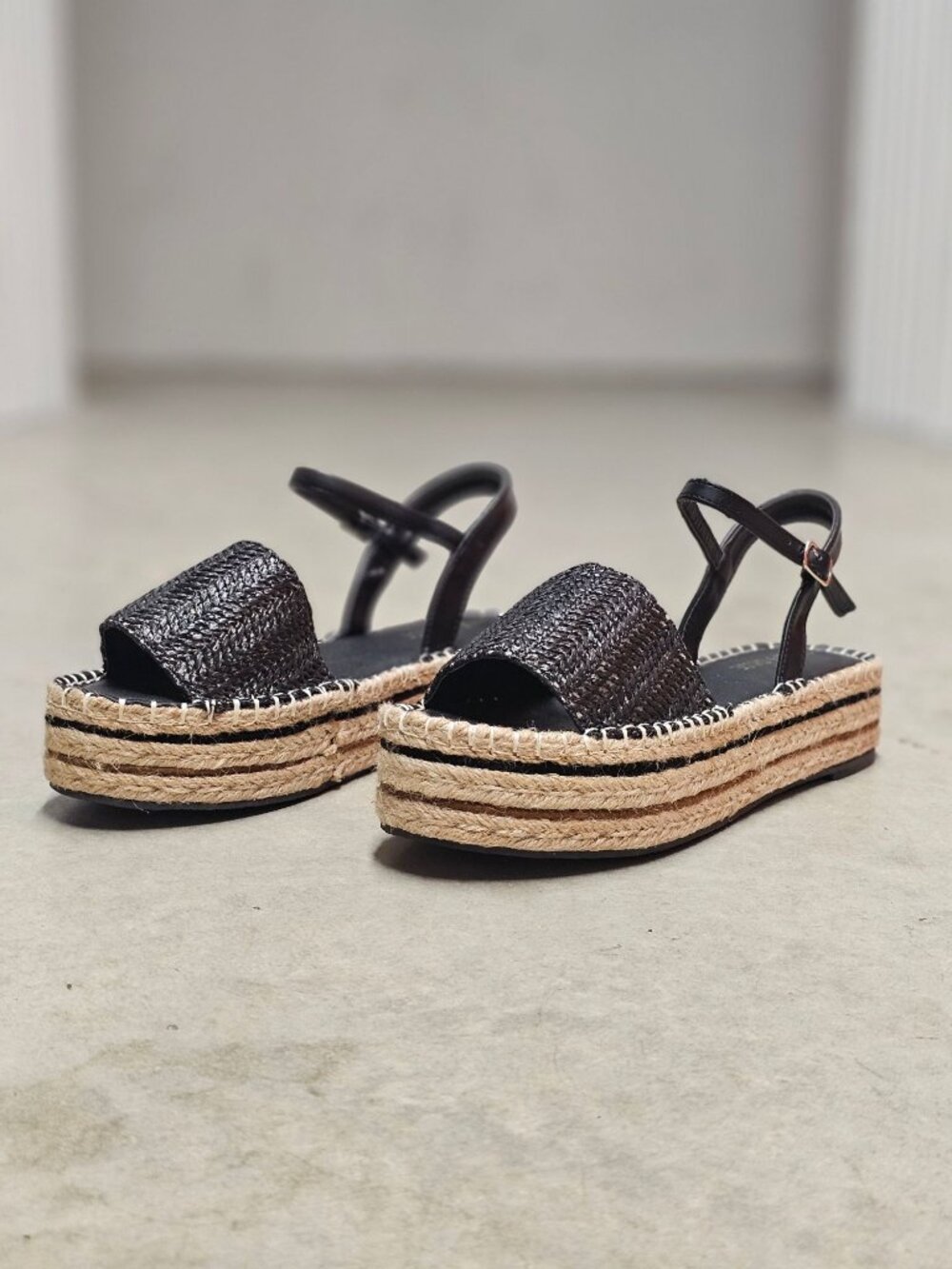 Chase + Chloe Black Woven Straw Platform Sandals With Adjustable Strap Womens Si